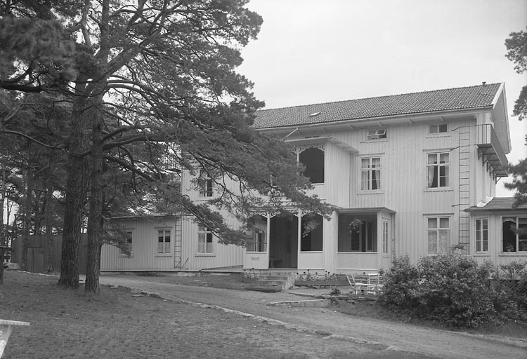 Enligt fotografens journal nr 6 1930-1943: "Hotellet, Stenungsön".