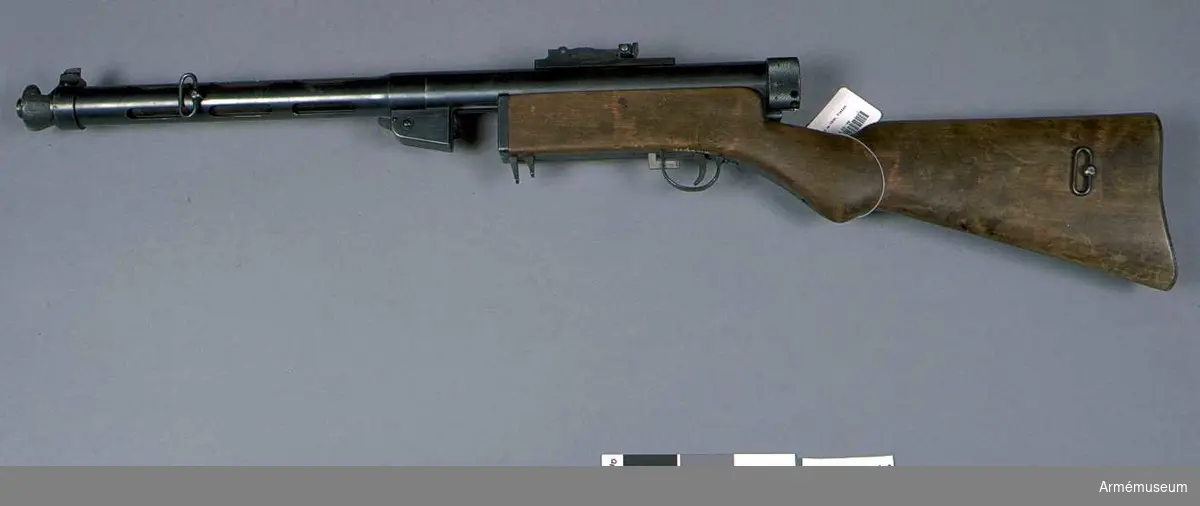 Grupp E IV.
Eldhastighet 780 skott/min. Tillverkningsnr. 1542. Patent 1932. 