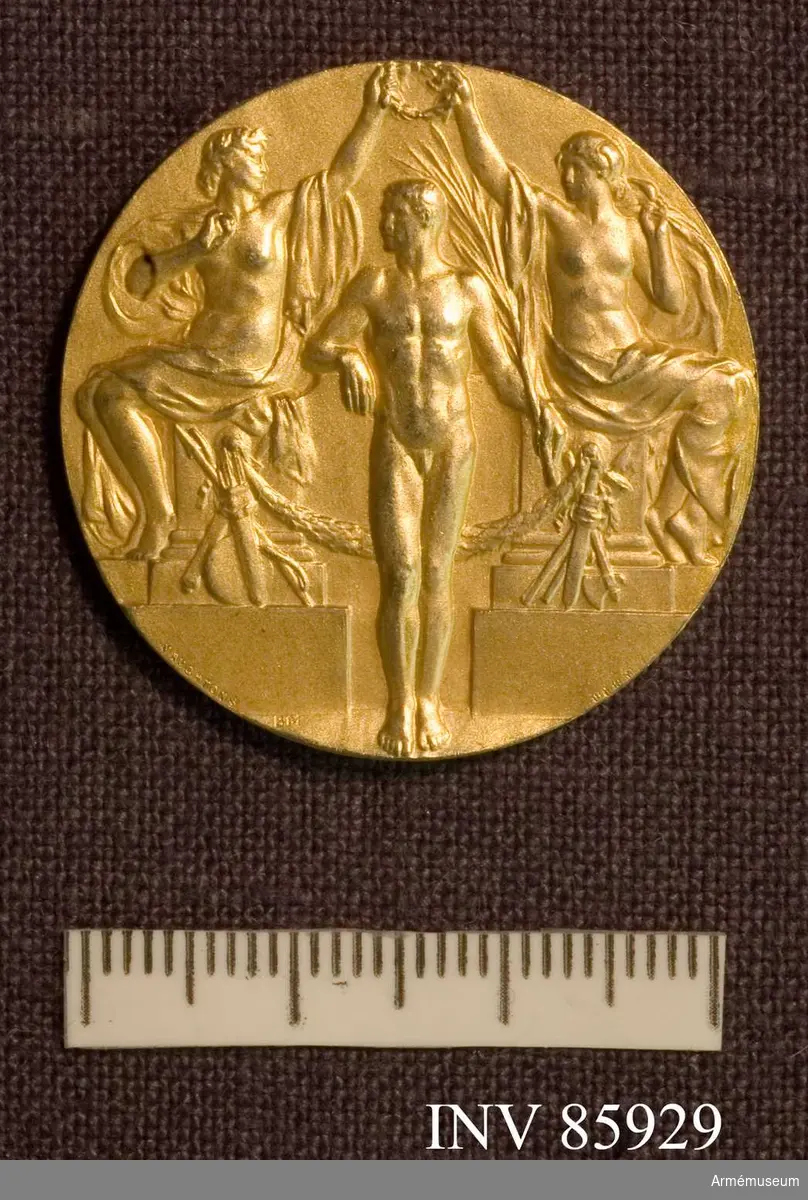 Grupp M II.
Guldmedalj vunnen av Oscar Gomer Swahn i löpande hjort, enkelskott, lag, OS 1912 i Stockholm.