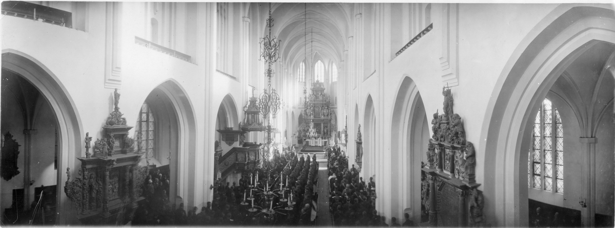 Kronprinsens husarer K 7 under gudstjänst i Malmö 1927.