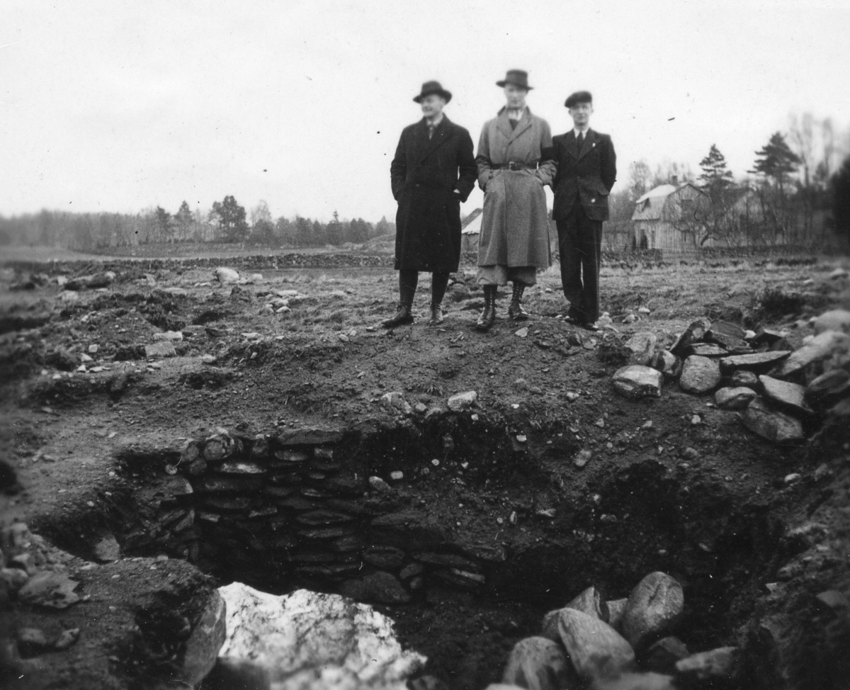 Utgrävning 1938 av Falkhusruinen. RAÄ 4.
