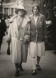 Dora Mustad med datteren Marie-Louise.