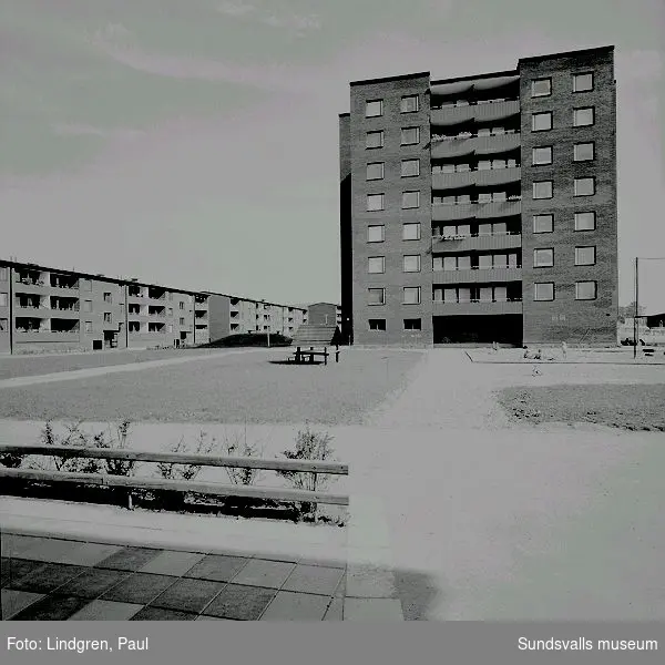 Flerbostadshus vid Vikingavägen, flerbostadshus från 1970-talet vid Västra vägen (Röde orm), lekplats vid Granloselet, Granlo.