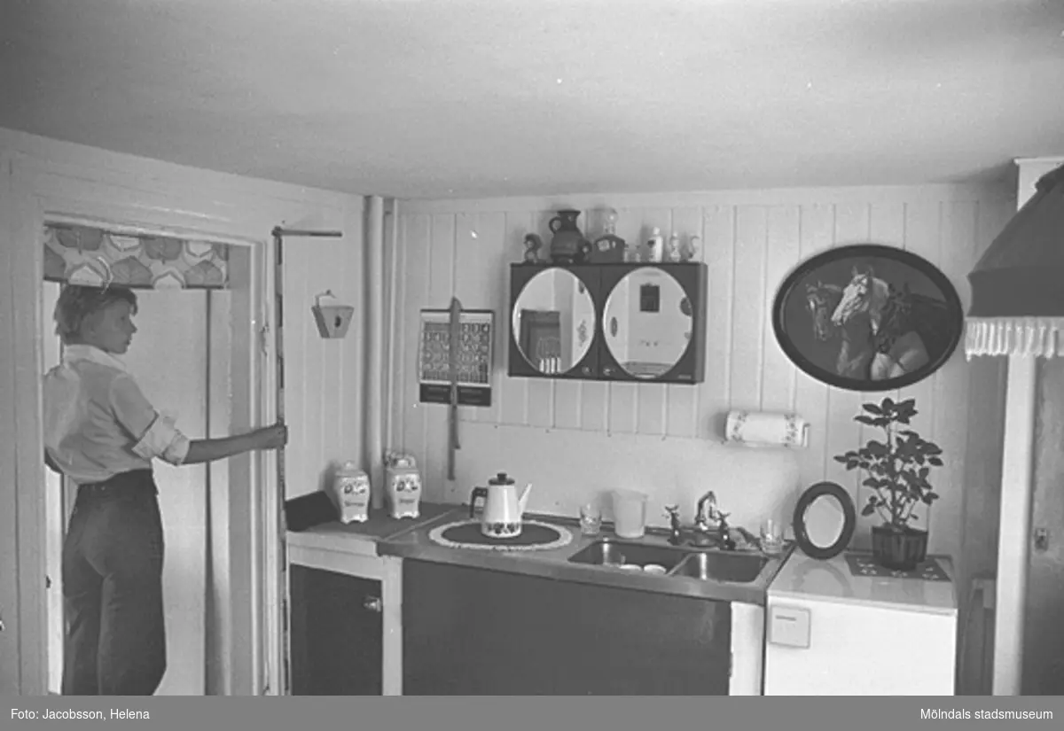 Interiör i bostadshus på Roten M 33 i Mölndals Kvarnby, 1972.