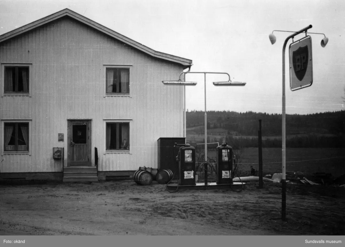 BP-stationen Torrom, Nora Ström. Köpman: Lennart Fröhlén.