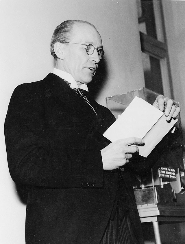 Utställningen invigdes fredagen den 3 mars 1944, i närvaro av
generaldirektör Anders Örne.