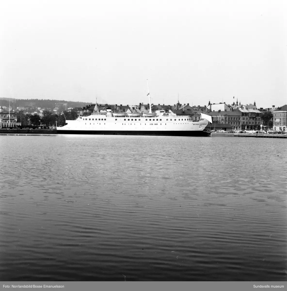 Finlandsfärjan i Sundsvalls hamn, Botnia Express, fotograferat för Hamnförvaltningen.