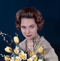 portrett, kvinne, skuespillerinne, brystbilde, blomsterbuket