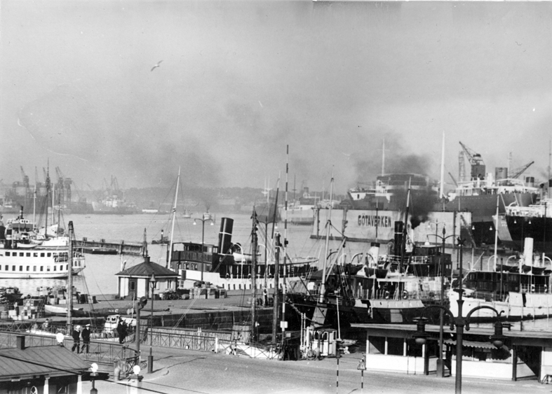 Fil lic. gunnar Jonssons undersökningsresa till Västkusten juni 1940. 1. Göteborgs hamn juni 1940. vid Stenpiren.