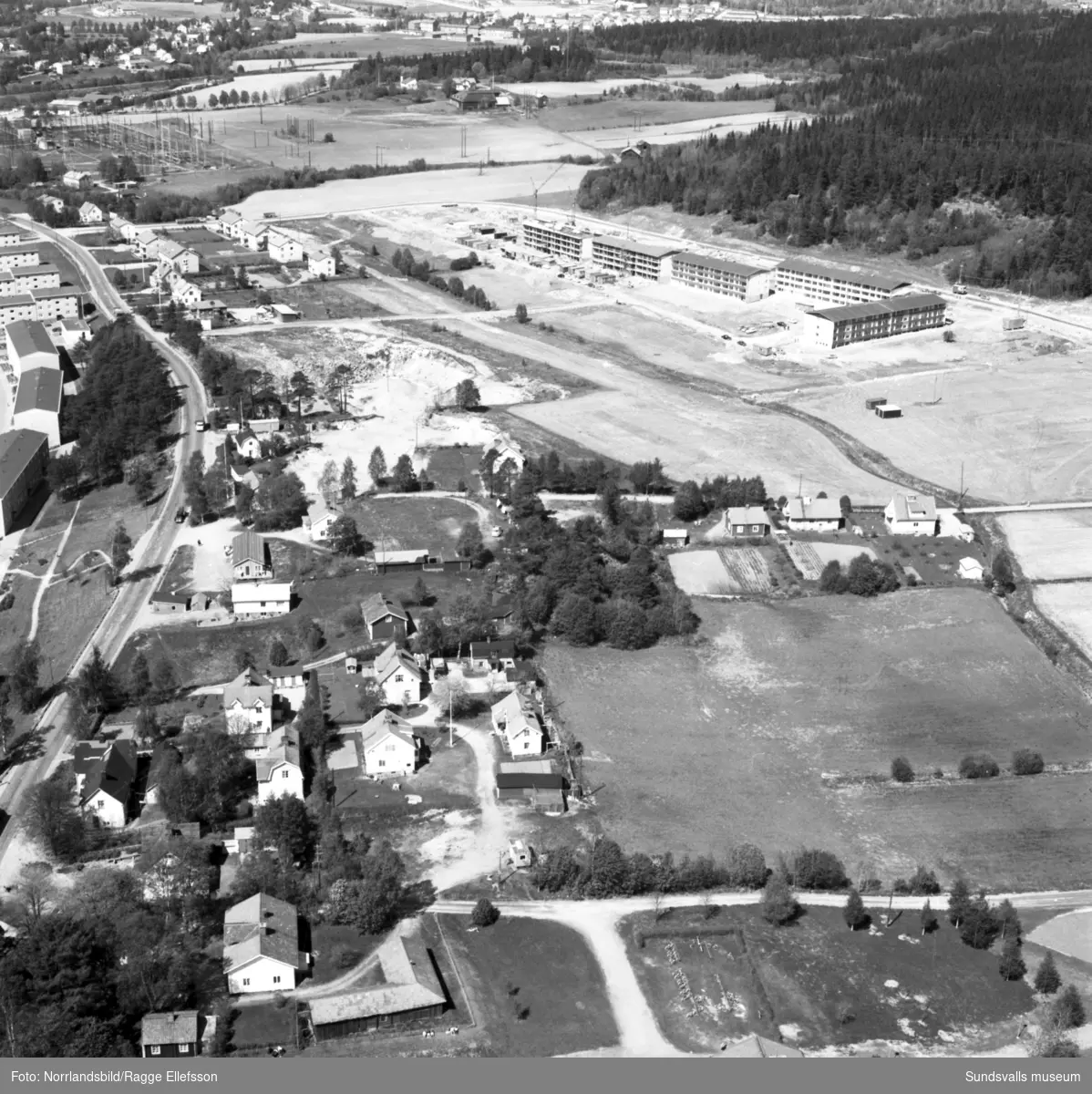 Flygfoton över det framväxande bostadsområdet vid Vikingavägen i Granlo.