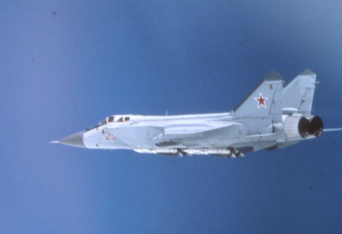 Russisk fly av typen Mikoyan-Gurevich MiG-31 Foxhound med nr. 25.