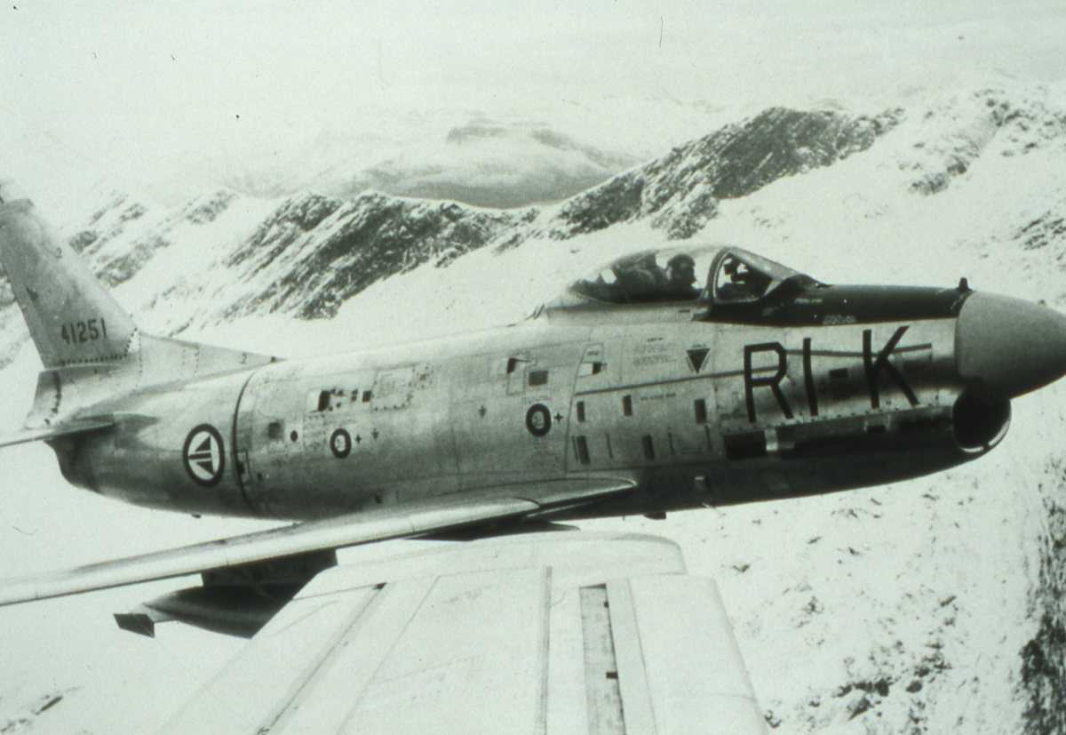 Norsk fly av typen F-86K Sabre med kjennemerke RI-K og nr. 41251.