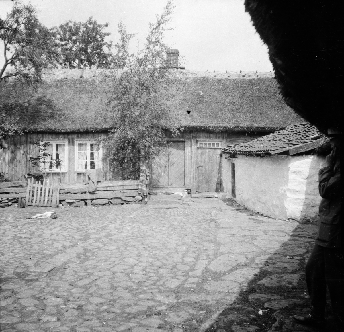 Källstorp, Halland
Exteriör

Svensk arkitektur: kyrkor, herrgårdar med mera fotograferade av Arkitekturminnesföreningen 1908-23.