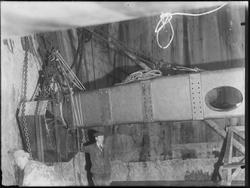 Industri, gruppe2, menn, konstruksjon. Ukjent sted.