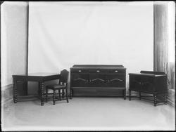 Prodduktfoto av møbler, spisestue.  Snekker Rud. 
Kan det v