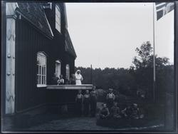 Barnehjemmet i Sponvika ved Halden. 1930. 15 gutter og en vo