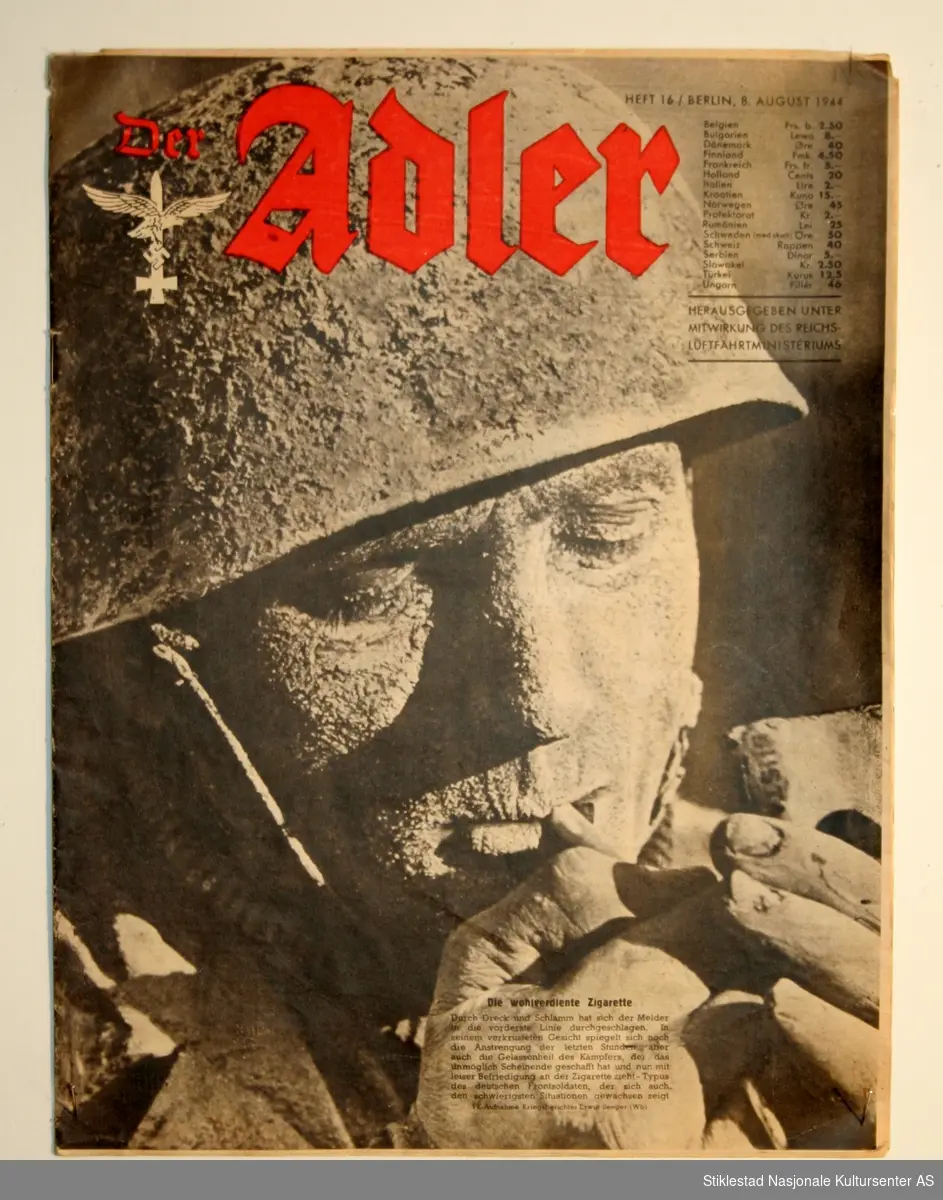 Magasinet Der Adler. Magasin for det tyske luftforsvar/propaganda-
magasin for det tyske National sosialistiske Arbeiderparti (NSDAP). Utgitt sommeren 1944. Magasinet er illustrert. Rød tittel på bladet.