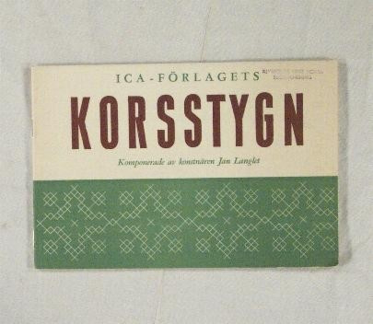 Häfte: ''Korsstygn'' koponerade av konstnären Jan Langlet. Utgiven av ICA-Förlaget.