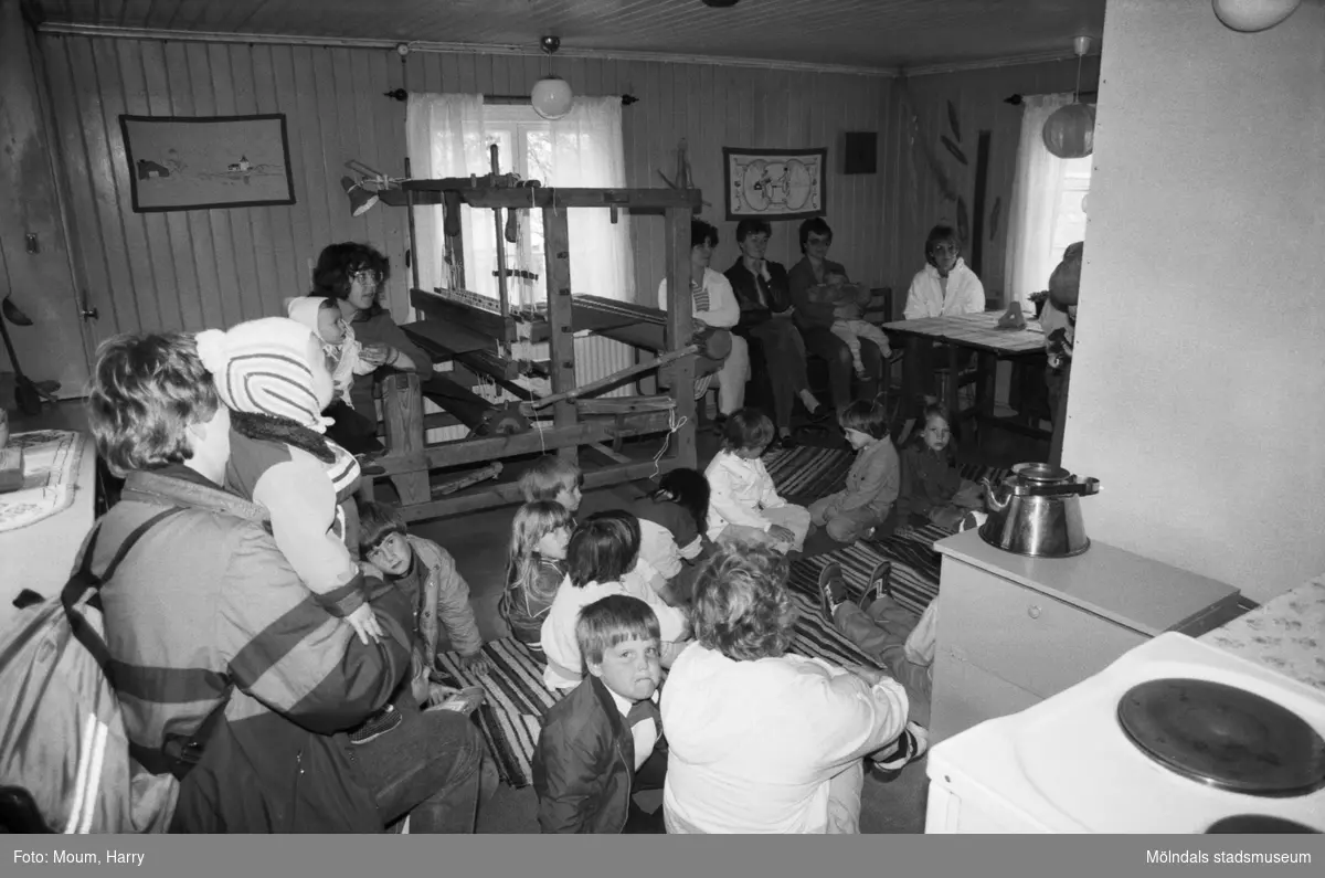 Kultur för barn på Börjesgården i Hällesåker, Lindome, år 1984.

För mer information om bilden se under tilläggsinformation.