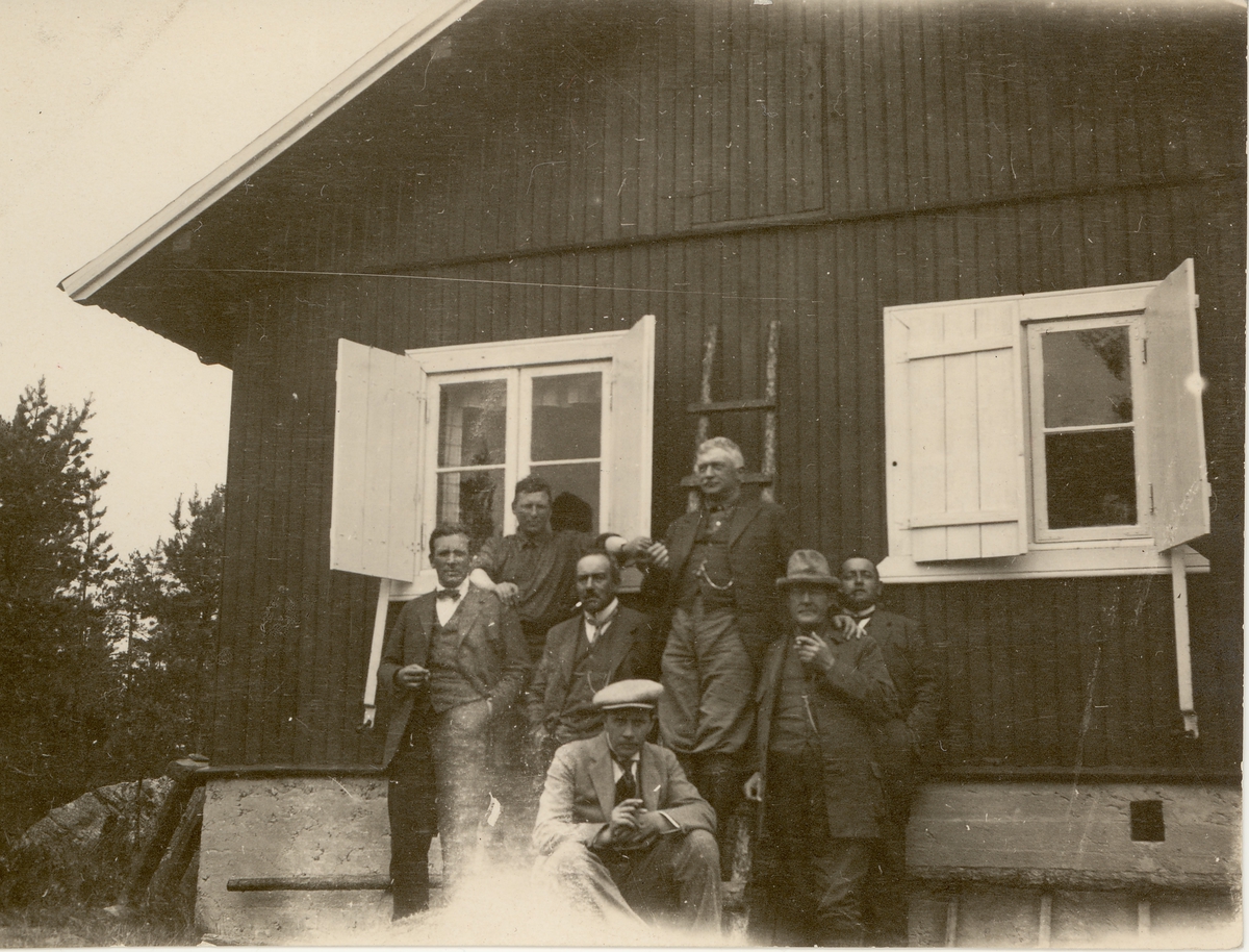 Fløtningssjefene Skiensvassdraget. Follsjåhytta 1921