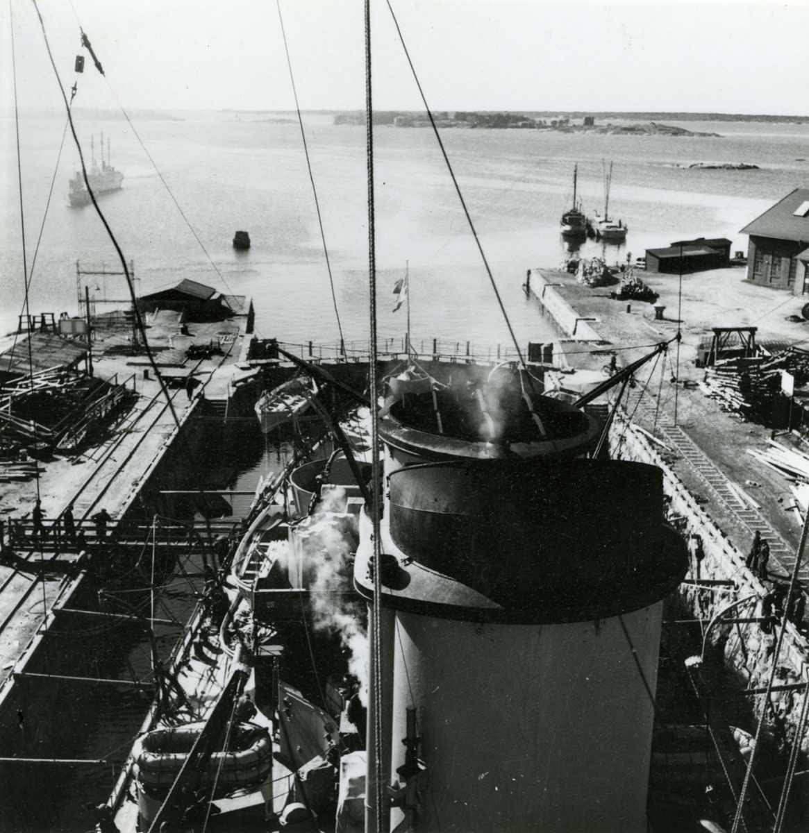 pansarskeppet-sverige-i-oscar-ii-torrdocka-i-karlskrona