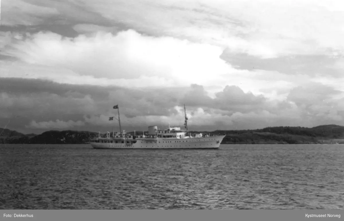 Rørvik, signingsferd i 1959 Kongeskipet Norge i Nærøysundet