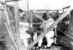 Eli Holand Grydeland og Nils Holand, søsken