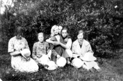 Signe Fjukstad, Alvhild Nilsen Binderø, Annie Hansen Fjuksta