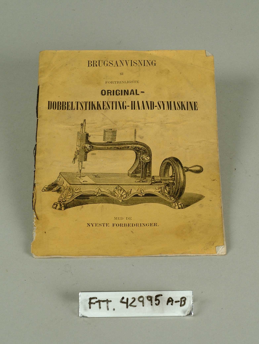 Permsiden: Hånd-symaskin 
Side 3: Avtrykk av 4 medajolnger: Carlsruhe 1861
Santiago 1875, Carlsruhe 1877, Poro Alegre 1881