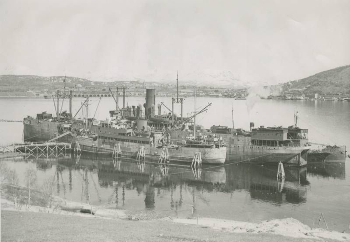 Fra v. 1 M/S"Brabant" 2. Hvalkokeriet "Pelagos" Sistnevnte ble 14. januar 1941 kapret av den tyske raideren Pinguin og siden benyttet som forsynings- og reparasjonsskip . Pelagos lå i Narvik ved slutten av 2. verdenskrig.