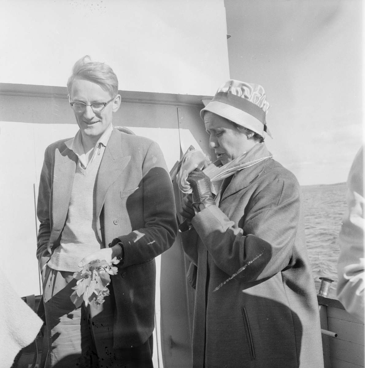 Man och kvinna på båt, Uppland 1959