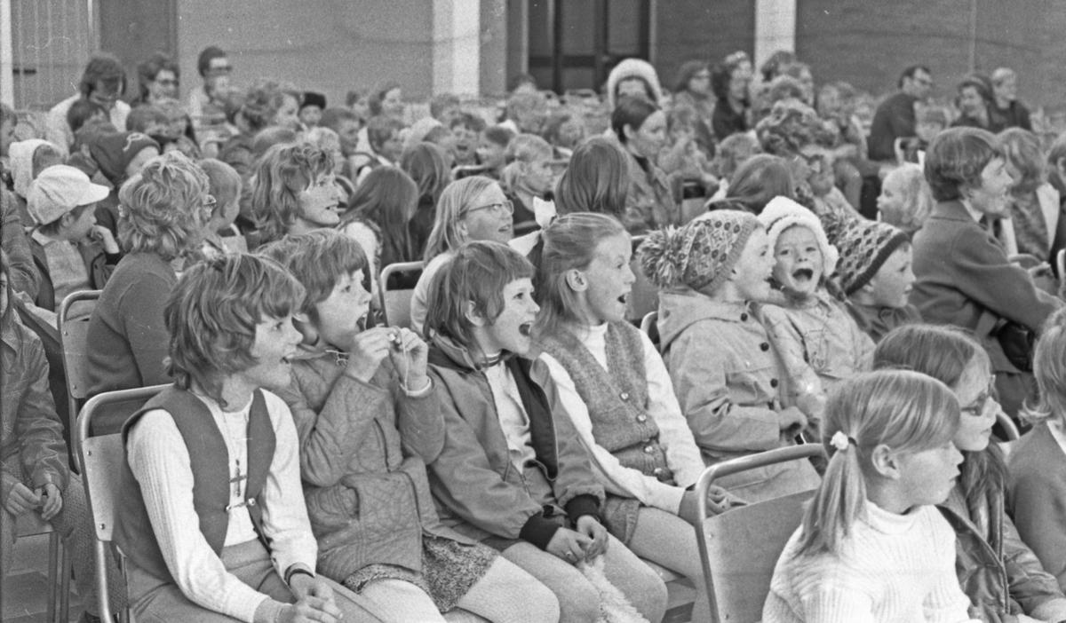 Barneteater i Aulaen.