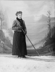 Ø. Slidre, Valdres 1/3 1893 Margit S. Jørstad på ski (Hun gi