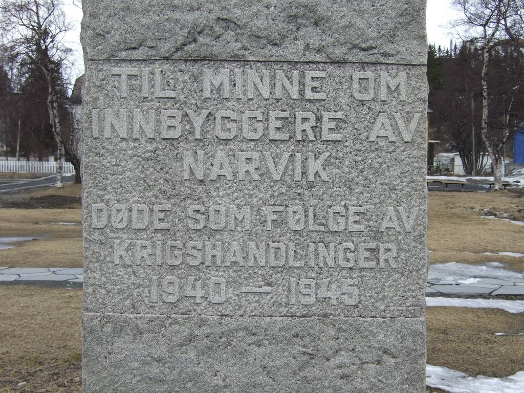 Minnestein:  Til minne om innbyggere av Narvik som døde av krigshandlinger 1940-1945