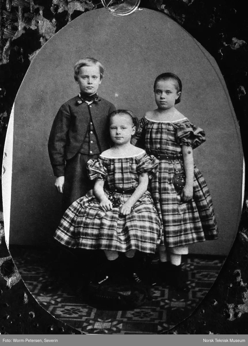 Portrett av tre barn