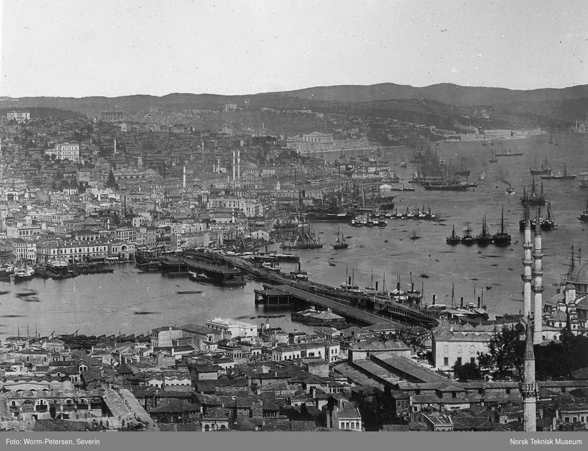 Utsikt over Istanbul ved Validebroen.