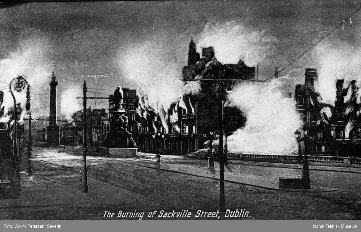 Bygninger i brann, i forbindelse med Sinn Feins opprør i 1916. Dublin, Irland.