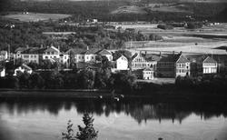 Levanger By sett fra Nesset. Lærerskolen og sykehuset med om