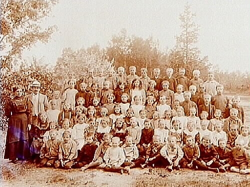 Egeby skolbarn, skolbarn med skollärare Filip Skeppstedt.