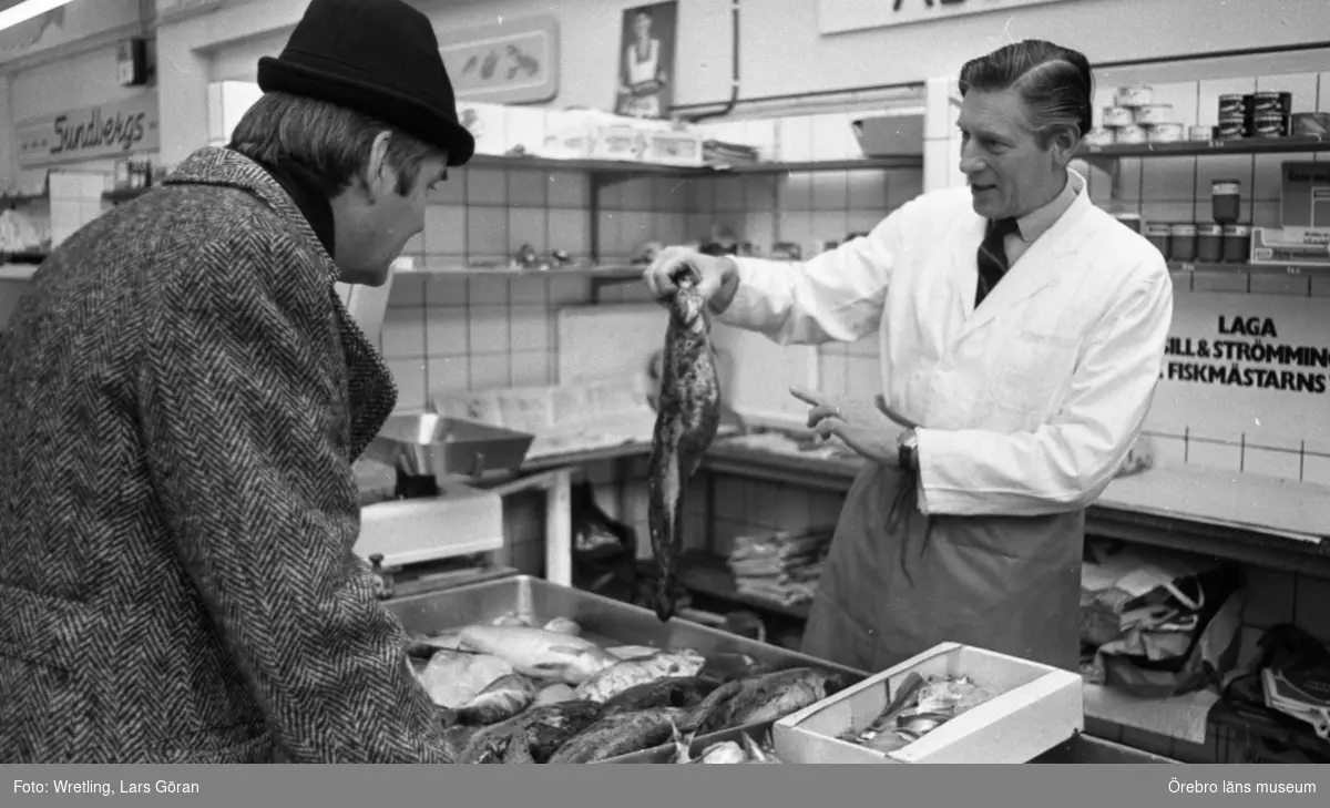 Saluhallen 7 mars 1974.
På bilden Bruse som var fiskhandlare.