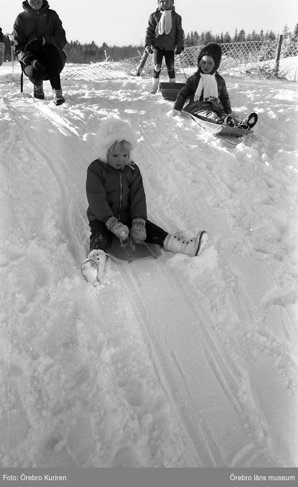 Barn i snö 1-2  25 november 1969