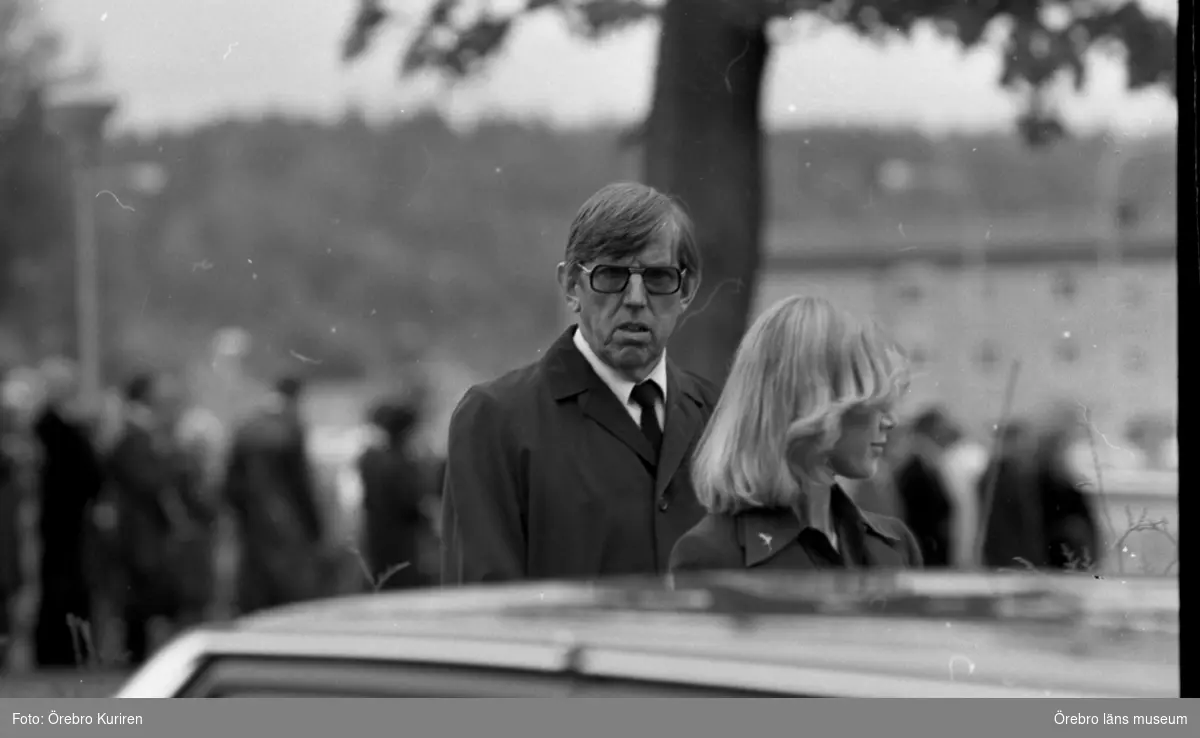 Ronnie Peterson begravning 16 september 1978.

På bilden ser man Ronnie Petersons hustru Barbro Peterson och Ken Tyrrell, Ronnies stallchef och arbetsgivare från året innan.