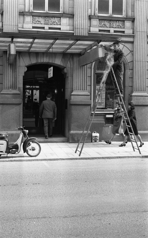 Svenska handelsbanken, Drottninggatan 3.
30 mars 1965