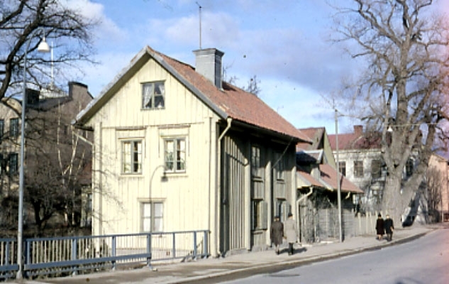 Bostadshus intil Kanalbron, hamnbron, Högströmska gården. 
Alnängsgatan 1.