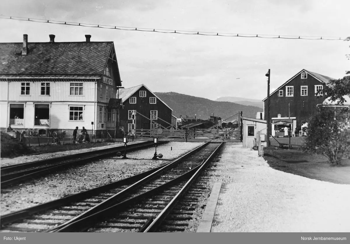 Jernbaneanlegget Mosjøen-Mo i Rana : Mo i Rana stasjon, planovergang for L. A. Meyer