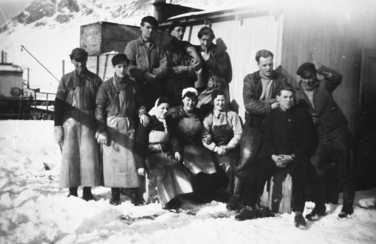 Saltfiskarbeidere i Gryllefjord. Ca.1949.