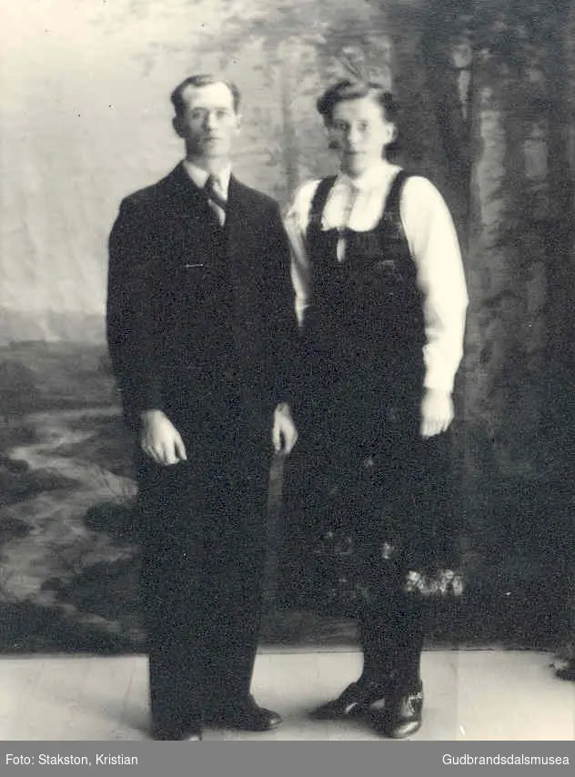 Brudeparet Asbjørn Tangen (f. 1917) og Torø Vigstad (f. 1912)