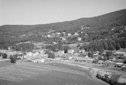 Dombås, Dovre, 04.08.1969, li, bolighus, butikker, bensinsta