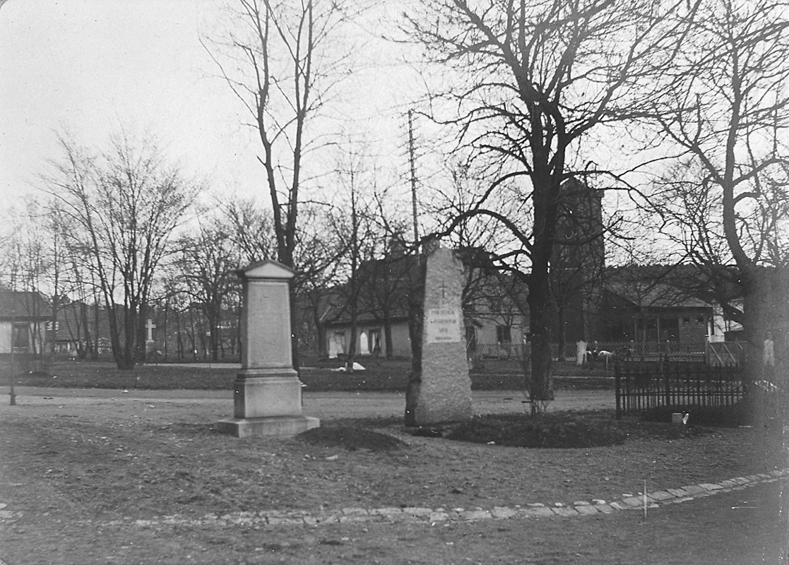 Per Didrik Lagerholms grav på Södertelje (Södertälje) kyrkogård.
Han var kyrkoherde i Södertälje, född 1824 - död 1875 (Wilhelmina Lagerholms bror).
21/4 1906.