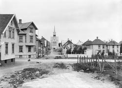 Krysset Lysefjordgata / Sandsgata i Stavanger 1910. I bakgru